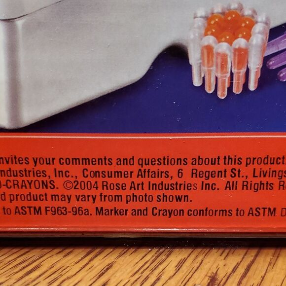 RoseArt LiteArt Activity Cube 2004 Similar to Lite Brite - Picture 4 of 6